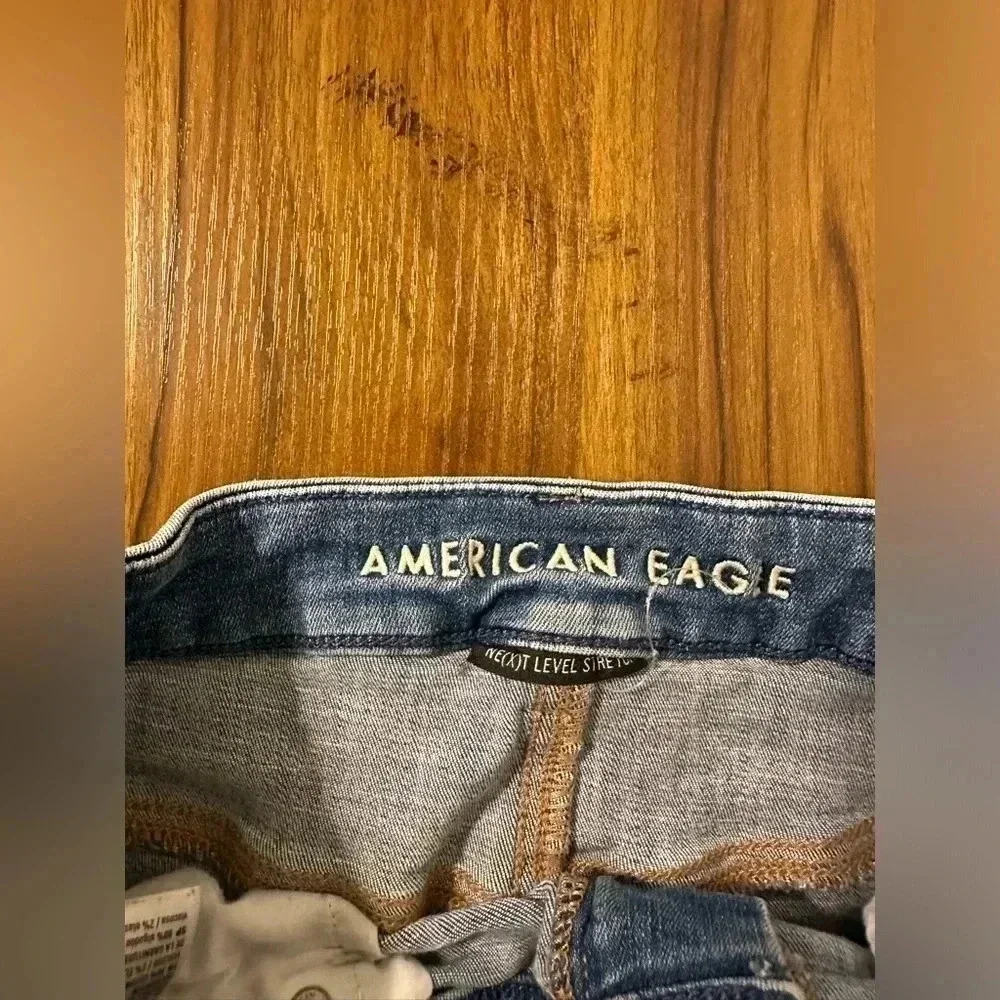 AMERICAN EAGLE Women’s Distressed Stretchy Curvy Hi-Rise Shortie Shorts Size 8 - Picture 4 of 14